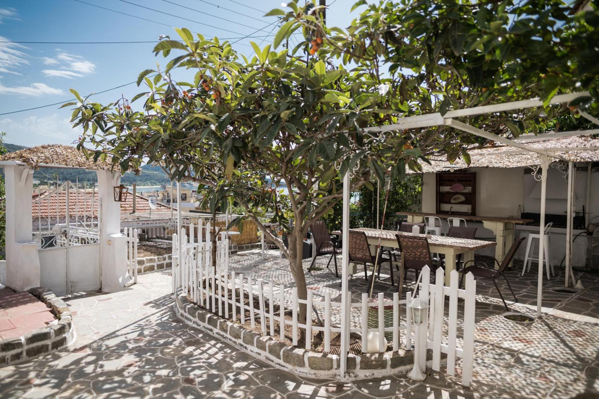 The Garden House Apartment Кавала Екстериор снимка